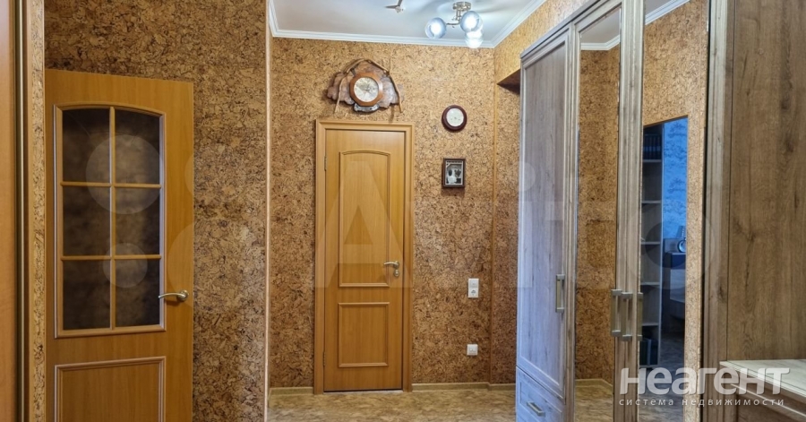 Сдается 2-х комнатная квартира, 77 м²