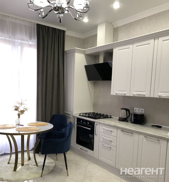 Продается 1-комнатная квартира, 53 м²