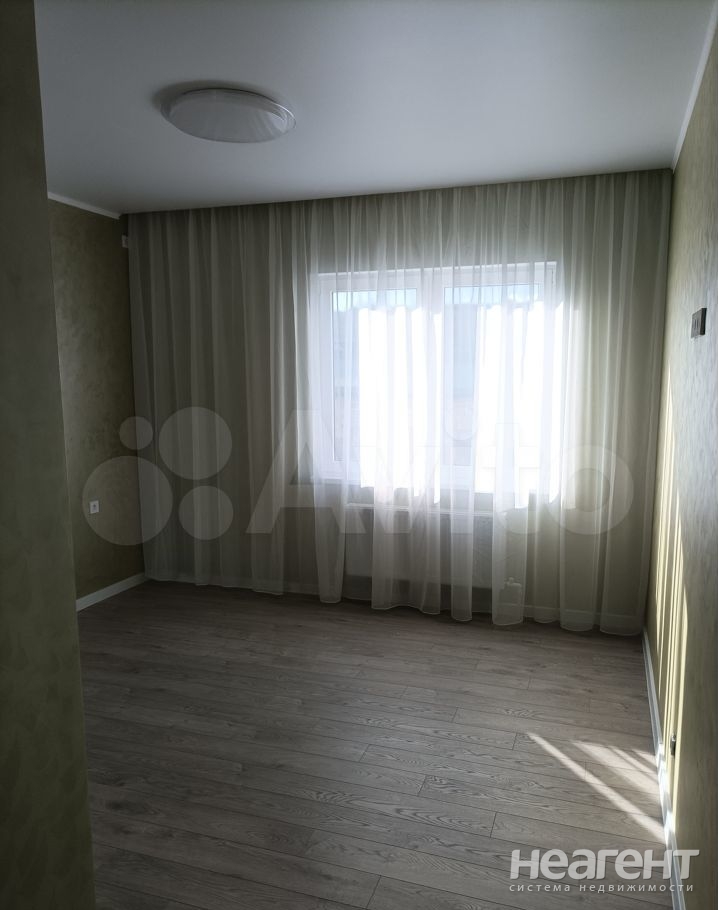 Продается 1-комнатная квартира, 42 м²