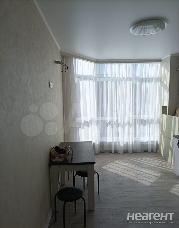 Продается 1-комнатная квартира, 42 м²