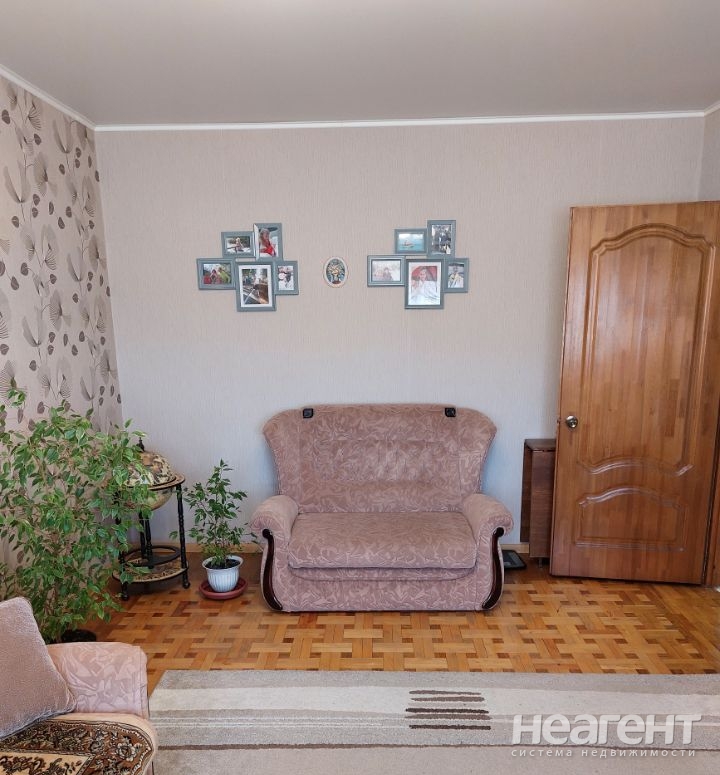 Продается Многокомнатная квартира, 79,8 м²