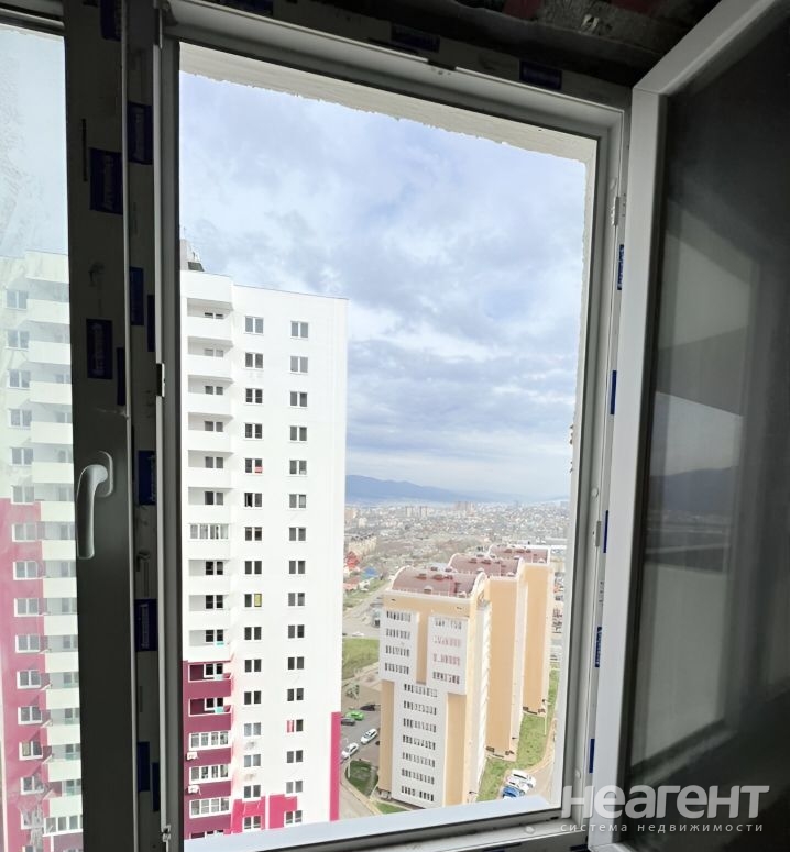 Продается 1-комнатная квартира, 42 м²