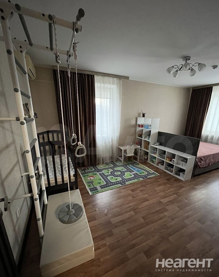 Продается 1-комнатная квартира, 43,8 м²