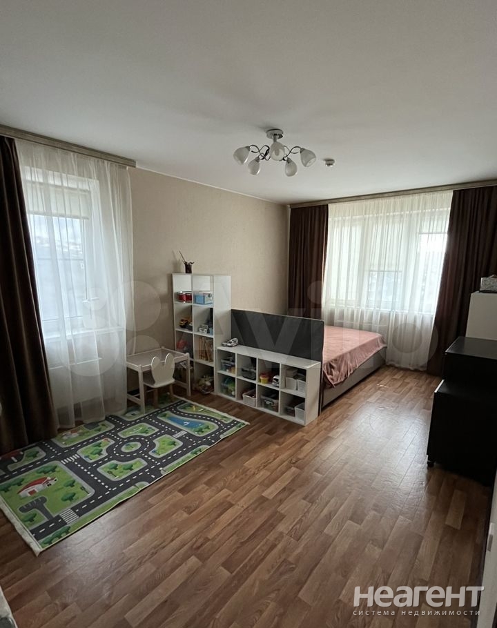 Продается 1-комнатная квартира, 43,8 м²