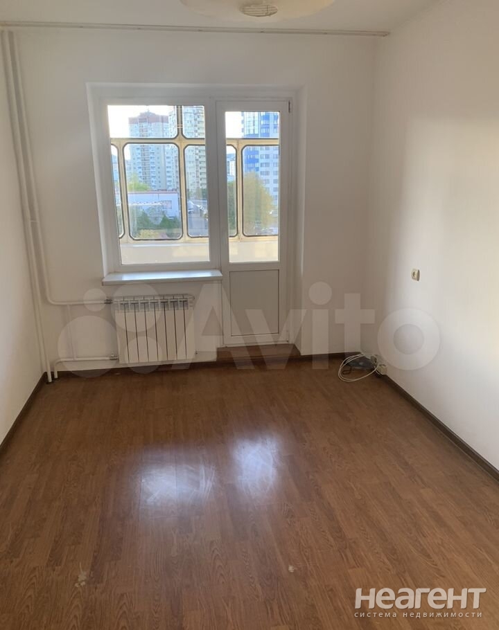 Продается Многокомнатная квартира, 83 м²