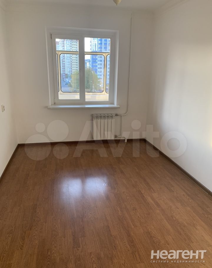 Продается Многокомнатная квартира, 83 м²