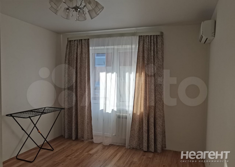 Продается 1-комнатная квартира, 37 м²