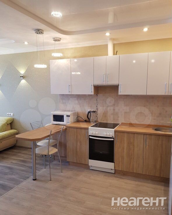 Продается 1-комнатная квартира, 42 м²