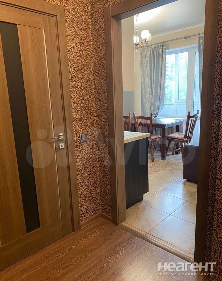 Продается 1-комнатная квартира, 54 м²