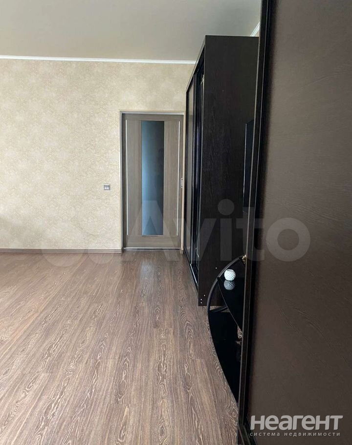 Продается 1-комнатная квартира, 54 м²