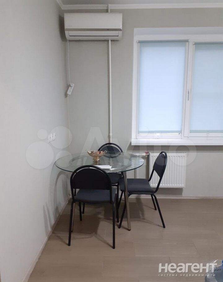 Продается 1-комнатная квартира, 37 м²