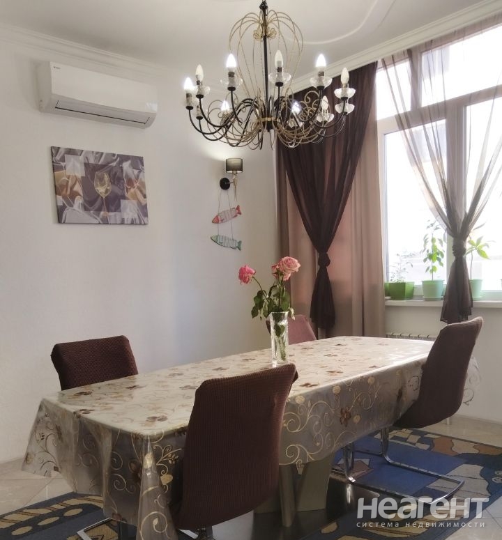 Продается Многокомнатная квартира, 143,2 м²