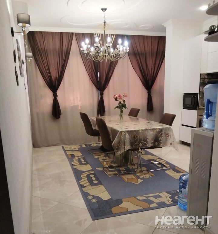 Продается Многокомнатная квартира, 143,2 м²