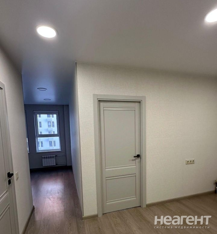 Продается 1-комнатная квартира, 36 м²