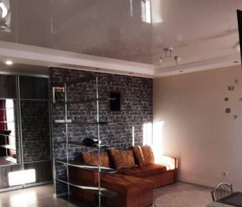 Продается 1-комнатная квартира, 42 м²