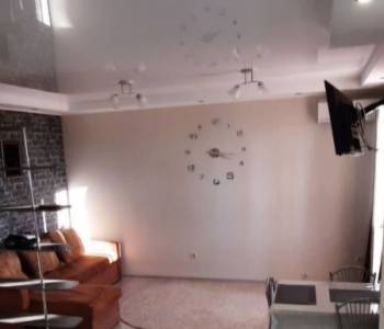 Продается 1-комнатная квартира, 42 м²