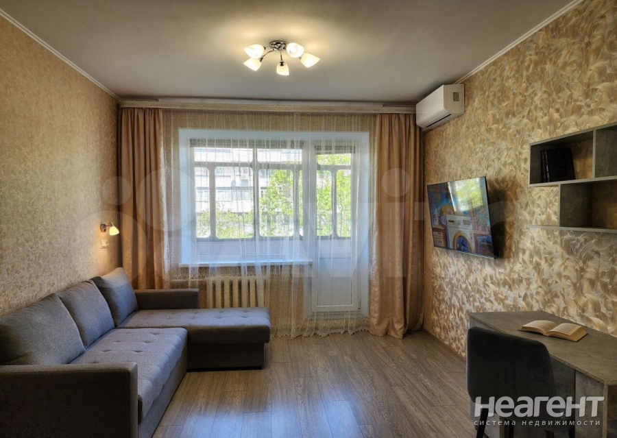 Продается 1-комнатная квартира, 38 м²