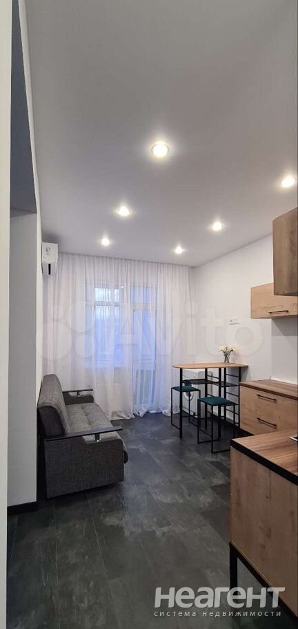 Продается 1-комнатная квартира, 42 м²