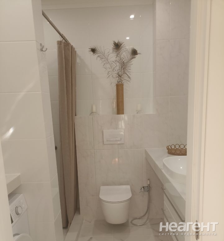 Продается 1-комнатная квартира, 42 м²