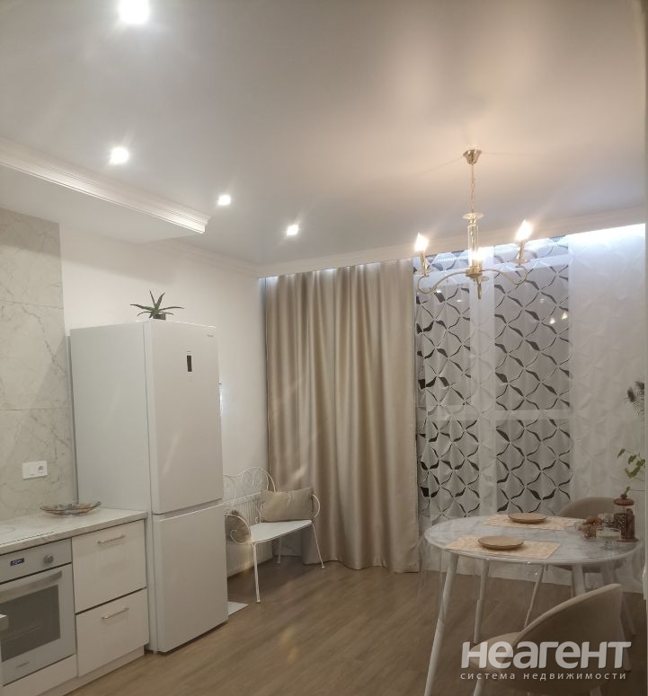 Продается 1-комнатная квартира, 42 м²