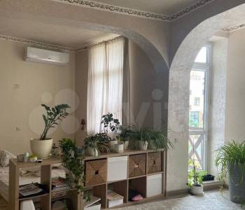 Продается 1-комнатная квартира, 67 м²