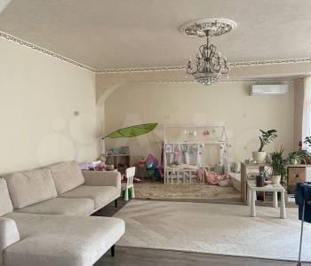 Продается 1-комнатная квартира, 67 м²