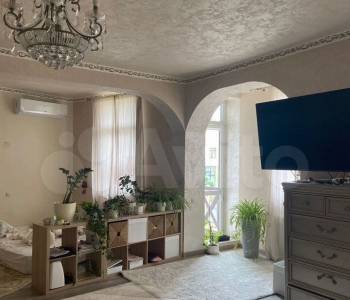 Продается 1-комнатная квартира, 67 м²