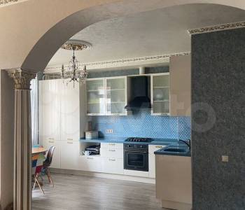 Продается 1-комнатная квартира, 67 м²