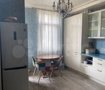 Продается 1-комнатная квартира, 67 м²