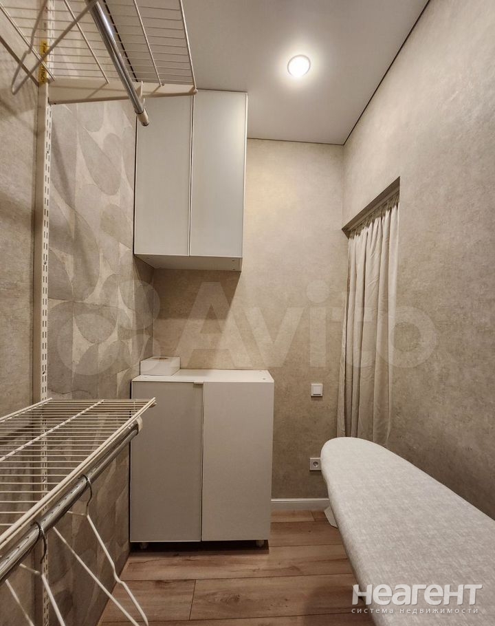 Продается 1-комнатная квартира, 64 м²