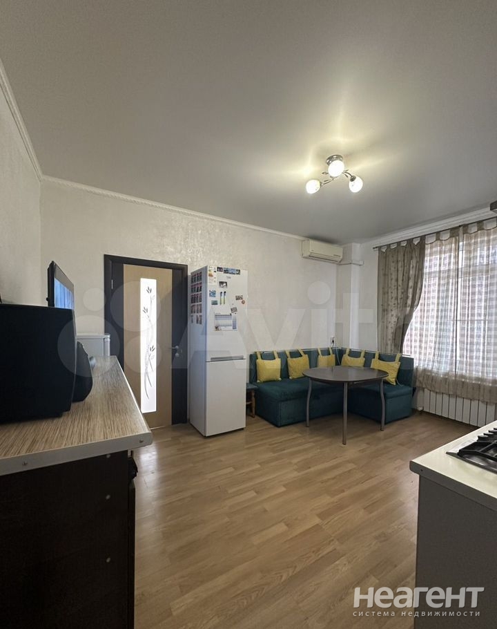 Продается 1-комнатная квартира, 40,7 м²