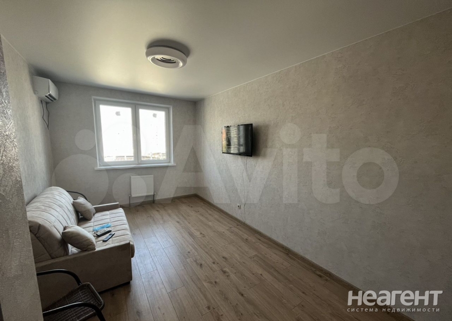 Продается 1-комнатная квартира, 37,5 м²