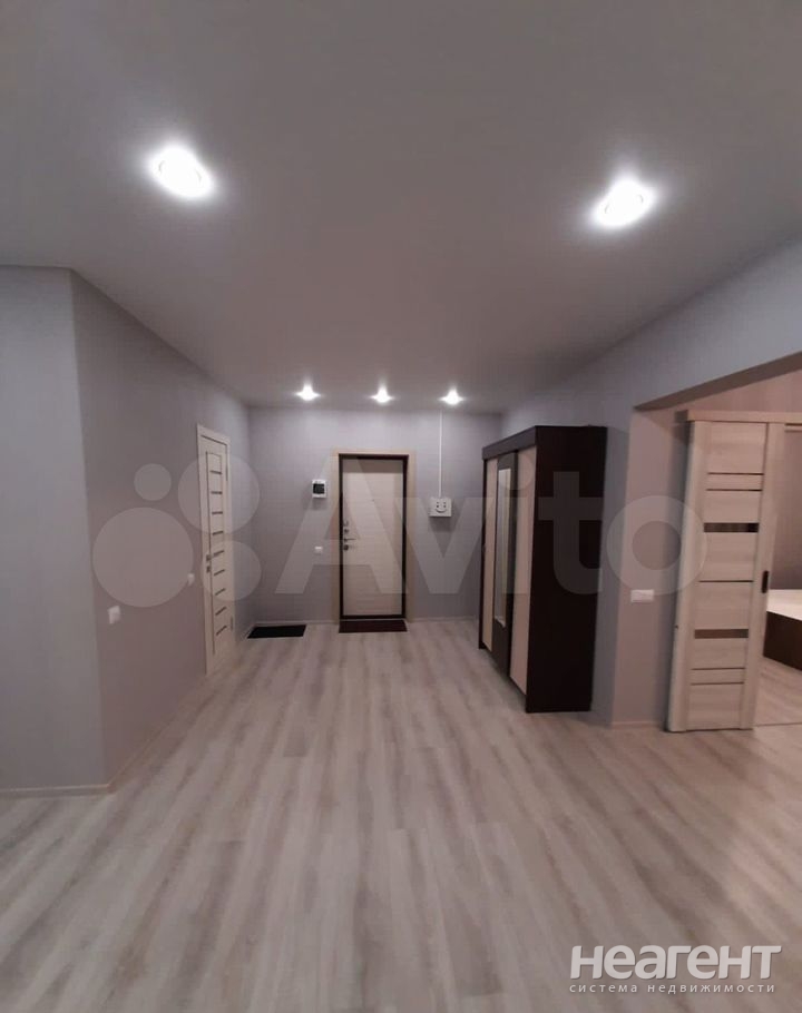 Сдается 1-комнатная квартира, 52 м²