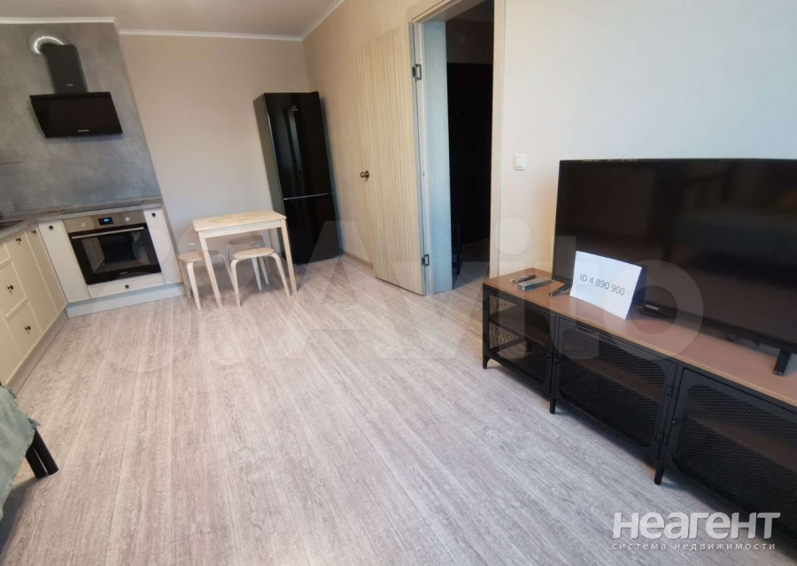 Сдается 1-комнатная квартира, 42 м²