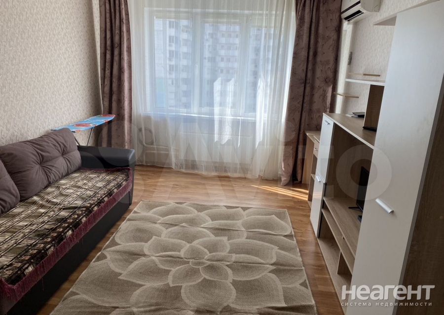 Сдается 1-комнатная квартира, 38 м²