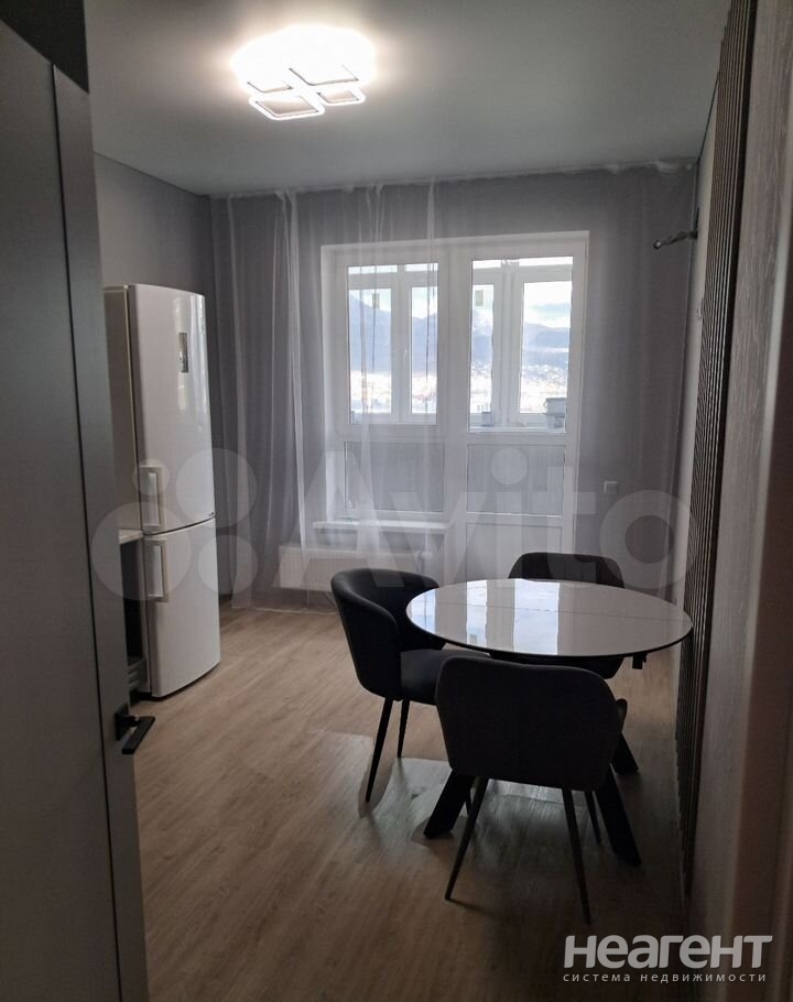 Сдается 1-комнатная квартира, 44 м²