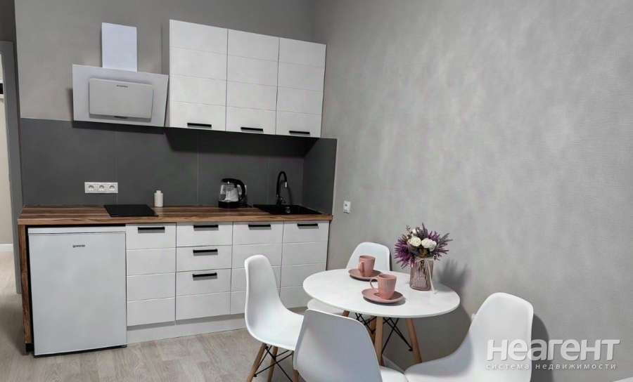 Сдается 1-комнатная квартира, 42 м²