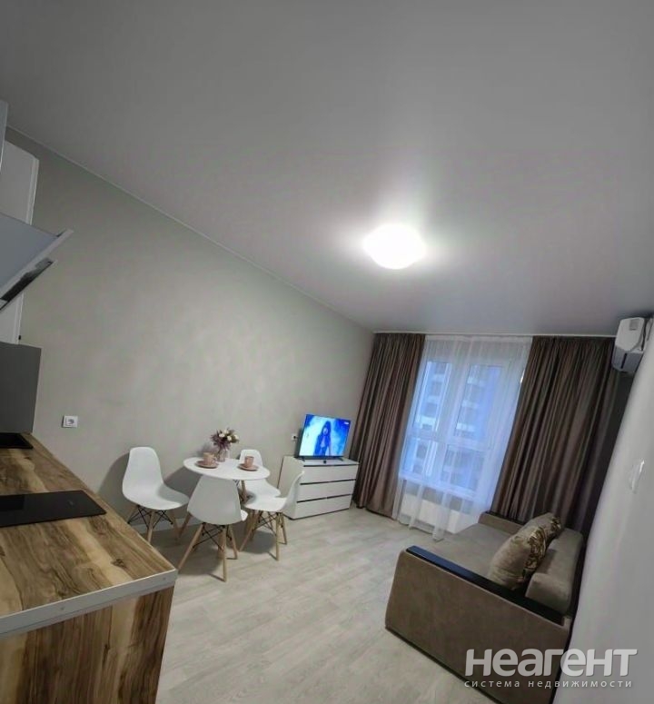 Сдается 1-комнатная квартира, 42 м²