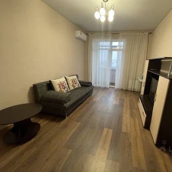 Сдается 1-комнатная квартира, 40 м²