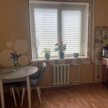 Продается 1-комнатная квартира, 38 м²