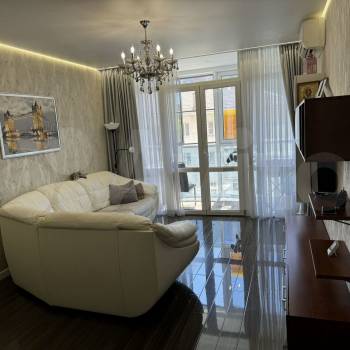 Продается 1-комнатная квартира, 67 м²