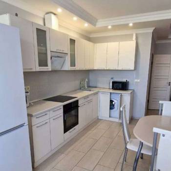 Сдается 1-комнатная квартира, 56 м²