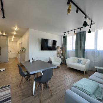 Продается Многокомнатная квартира, 76 м²