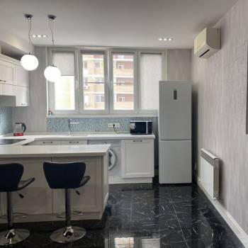 Сдается 1-комнатная квартира, 52 м²