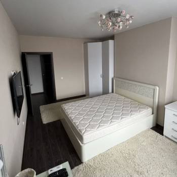 Сдается Многокомнатная квартира, 100 м²