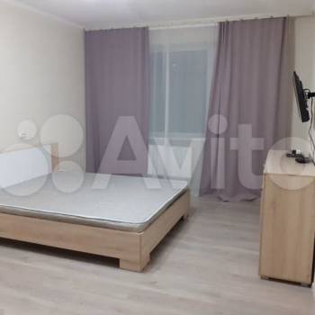Продается 1-комнатная квартира, 37 м²