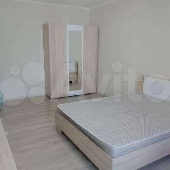 Продается 1-комнатная квартира, 37 м²