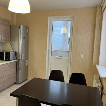 Сдается 1-комнатная квартира, 49,5 м²