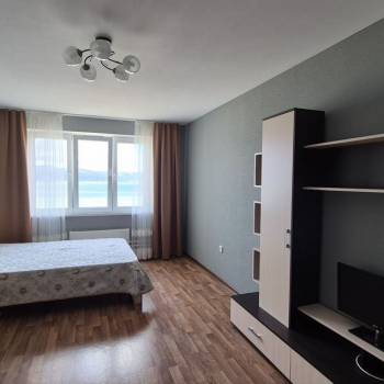 Сдается 1-комнатная квартира, 42 м²