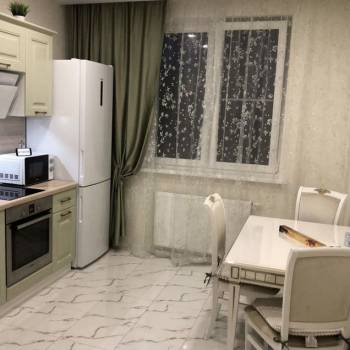 Продается 1-комнатная квартира, 42 м²